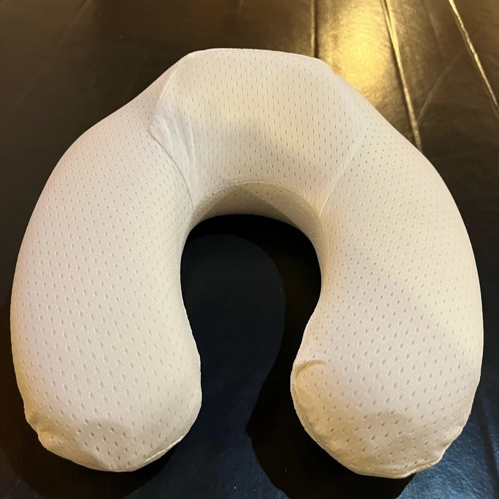 Tempurpedic Unwrapped Memory Foam Neck Pillow. New without Tags. Bulk Available.